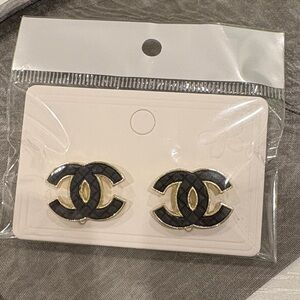 NWT Fashion Black and Gold Interlocking Logo Stud Earrings